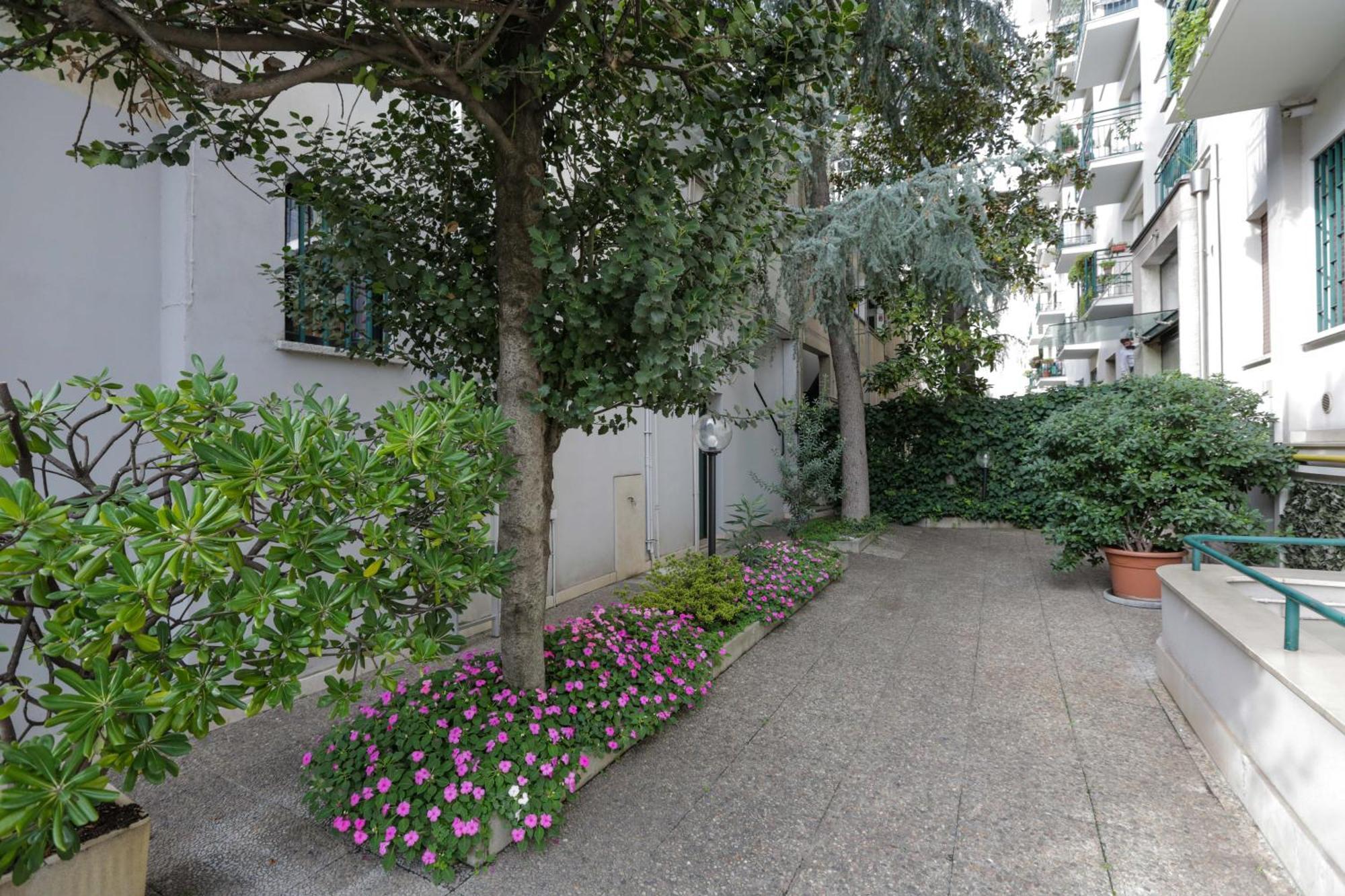 Corso Como-bosco Verticale Con Balcone Milaan